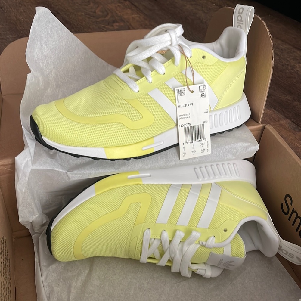 BRAND NEW ADIDAS tennis shoes, bright yellow 💛